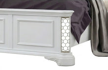 Load image into Gallery viewer, Amani Queen Bed