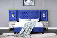 Load image into Gallery viewer, Acme Damazy Queen Bed