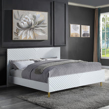 Load image into Gallery viewer, Acme Gaines EK Bed