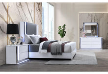 Load image into Gallery viewer, Global Furniture Ylime Smooth White Queen Bed With Led Fully Slatted