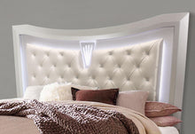 Load image into Gallery viewer, Global Furniture Paris Champagne King Bed With Led